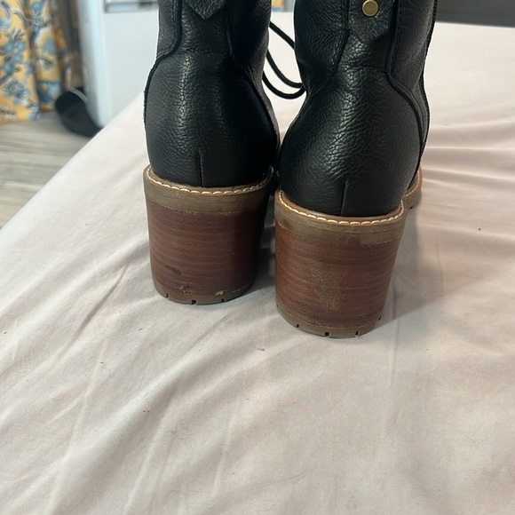 Crown Vintage lace up boots - Picture 5 of 9